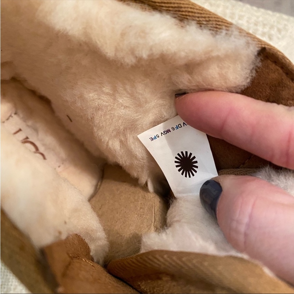 Brand new in Box UGG Neumel - Picture 2 of 16